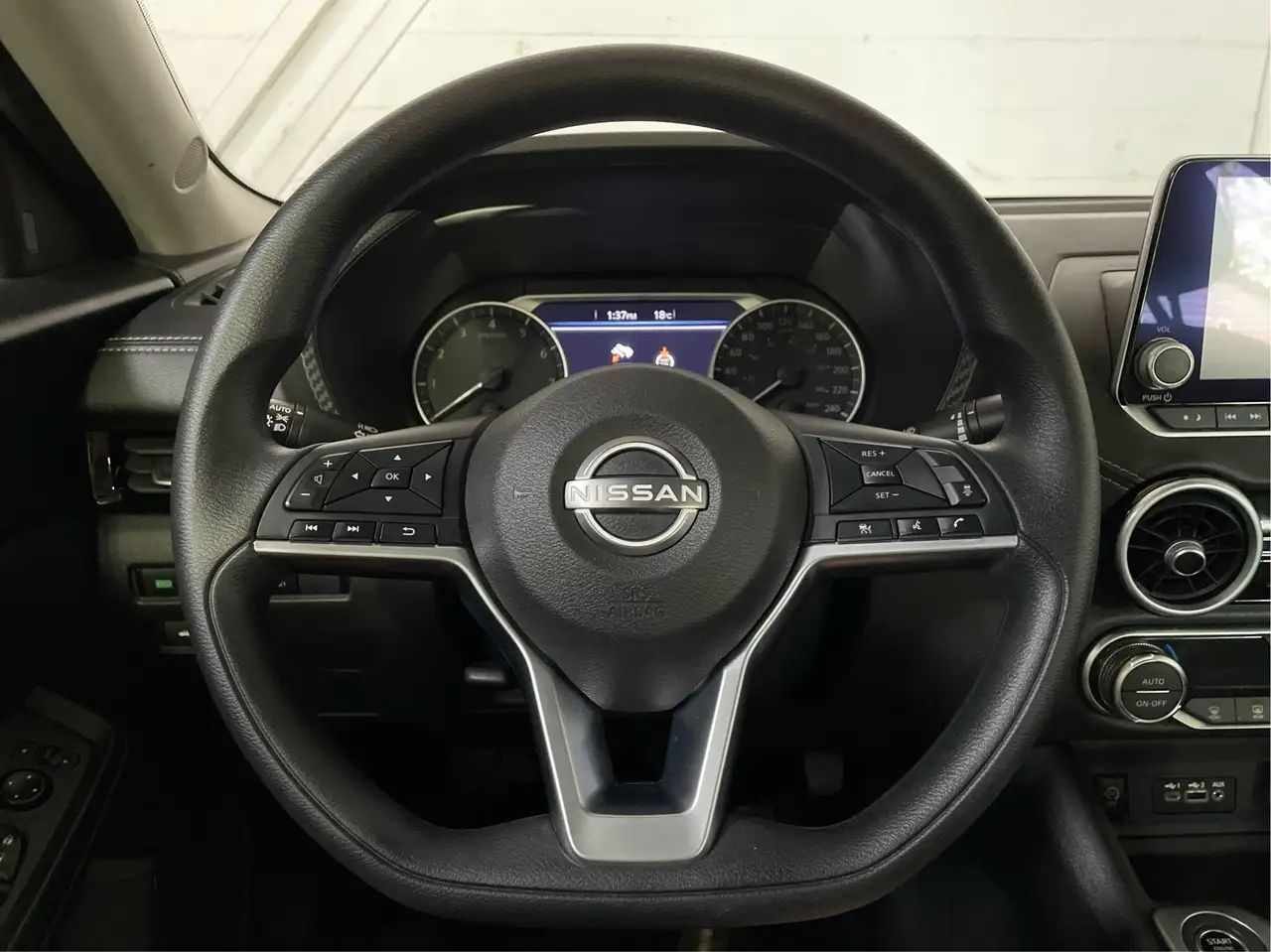 Nissan Sentra снимка Nissan Sentra