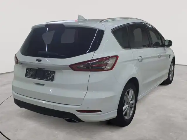 Ford S-Max view 4