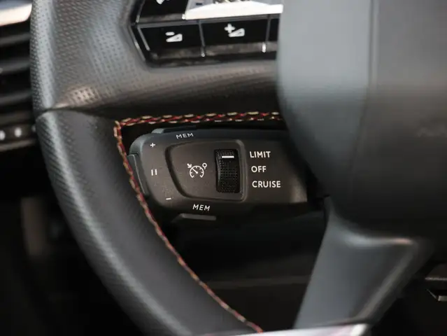 DS Automobiles DS 7 Crossback view 15