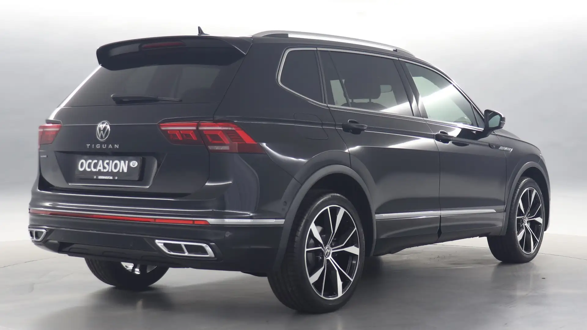 Volkswagen Tiguan Allspace 1.5 TSI 150pk R-Line Business 7p. DSG / Navigatie Zwart - 2