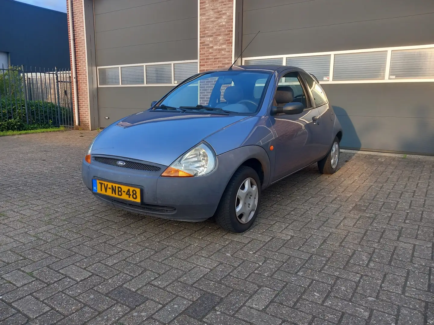 Ford Ka/Ka+ 1.3 met stuurbekrachtiging en airco wss leeg Gris - 1