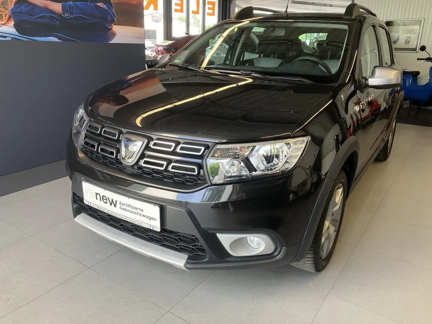 Dacia Sandero Stepway Essentia Schwarz - 1