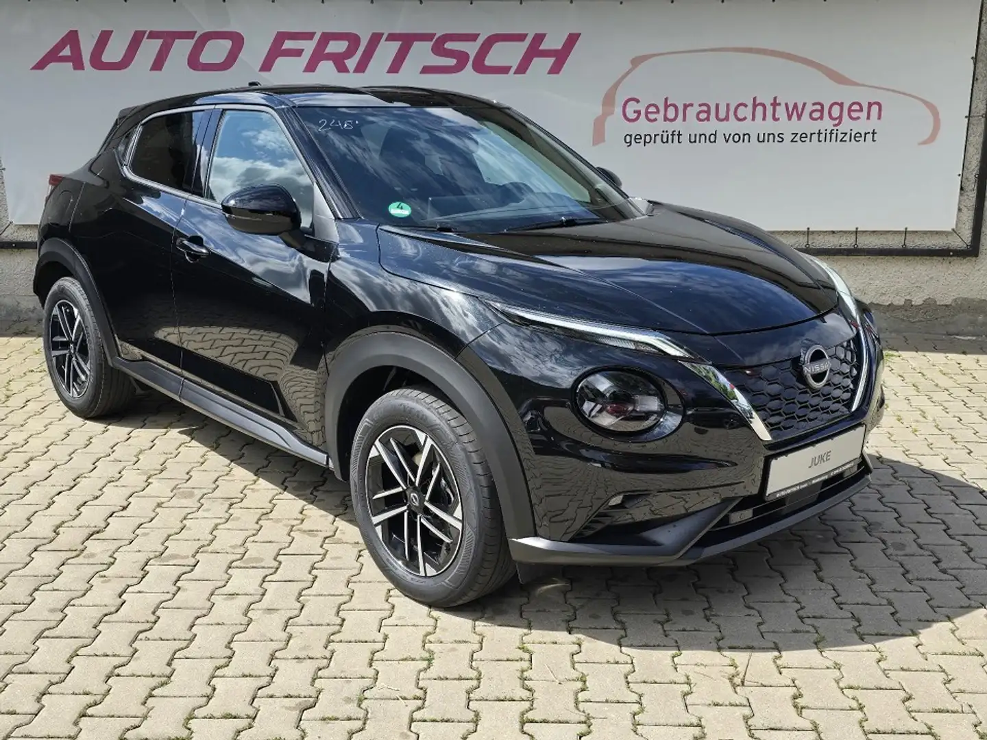 Nissan Juke 1.6 HYBRID 143 PS 4AMT N-CONNECTA Winter-Paket Schwarz - 1