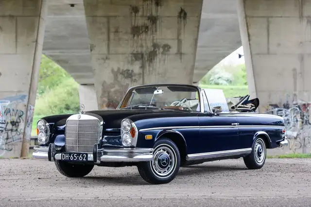 Mercedes-Benz 220 SE Cabriolet W111
