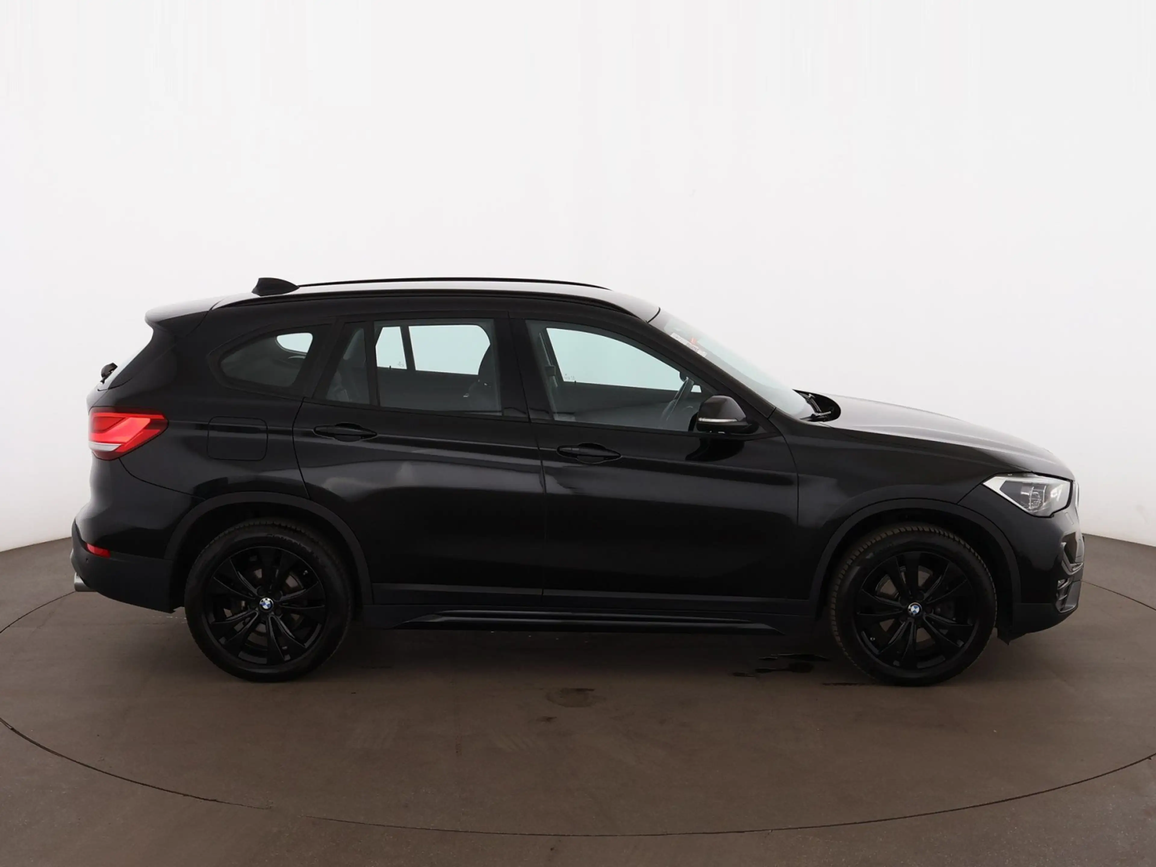 BMW X1 xDrive 18d Sport Line LED HEAD-UP LEDER NAVI — photo 9