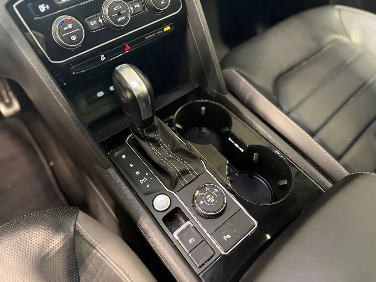 Volkswagen Atlas снимка Volkswagen Atlas