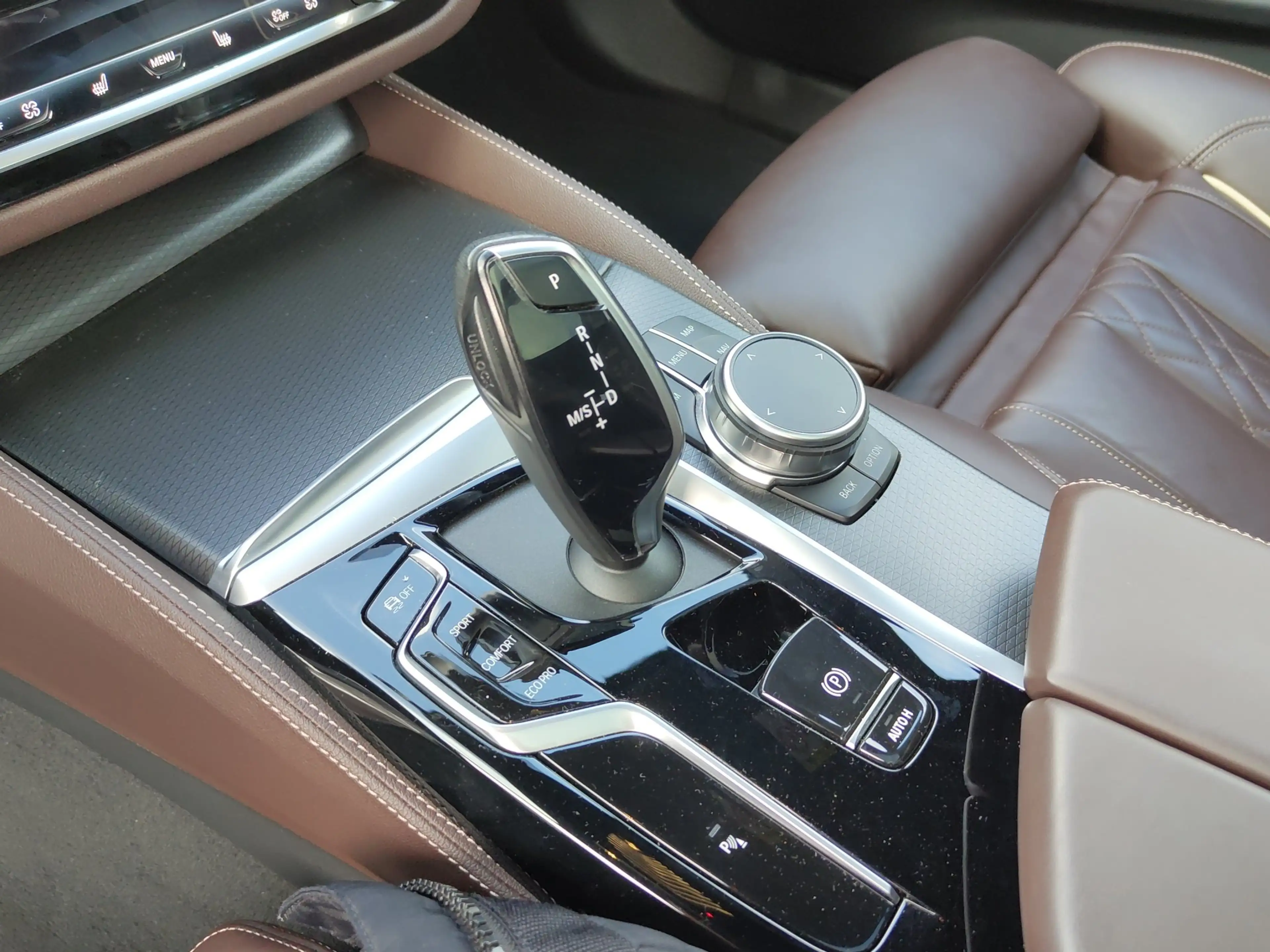BMW 530 d SAG M Sport LED+/ACC/HUD/hk/PANO/4xAC/CAM — photo 12