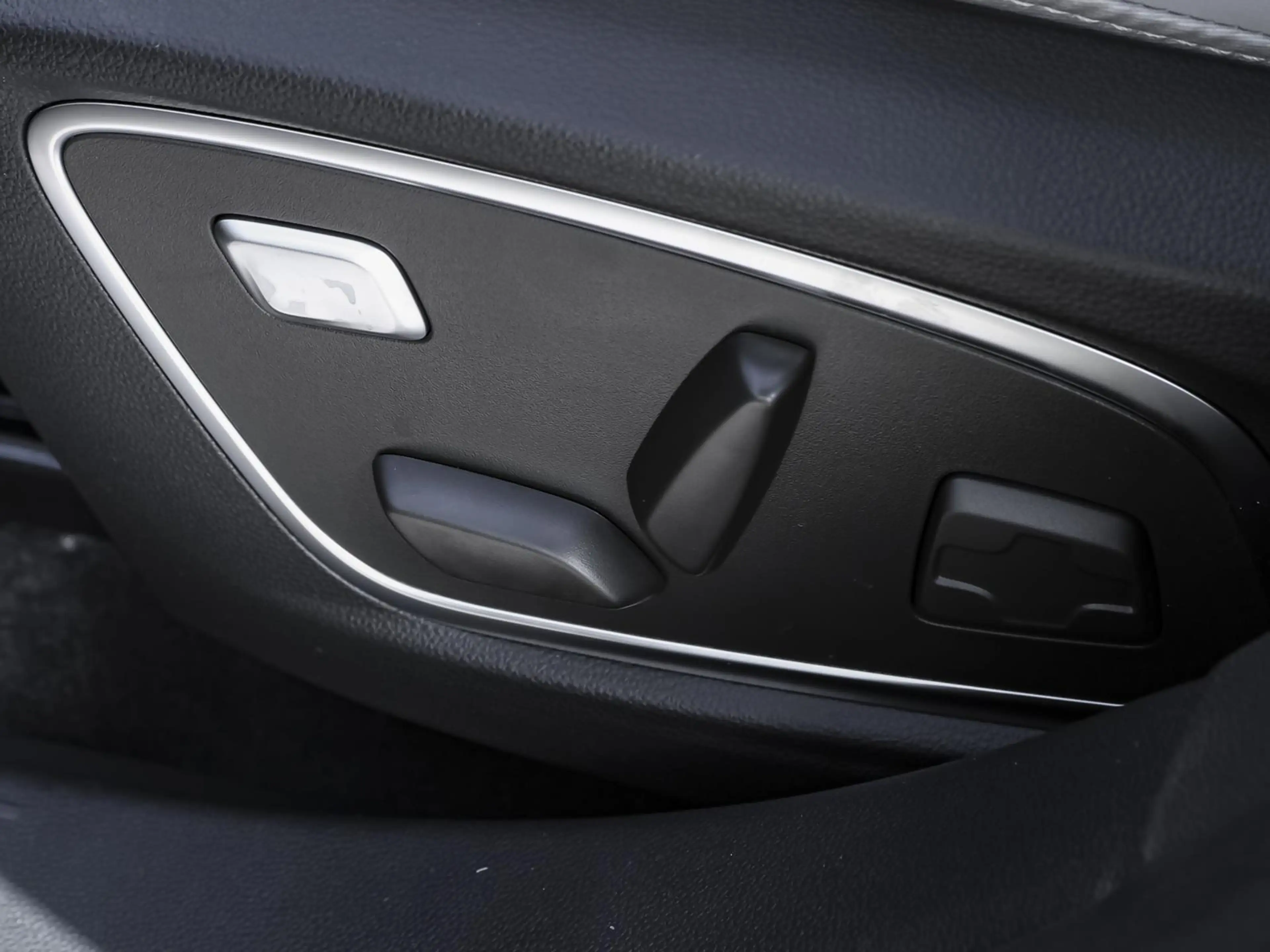 Renault Espace Iconic Full Hybrid E-Tech 200 7-Sitzer PD — photo 11