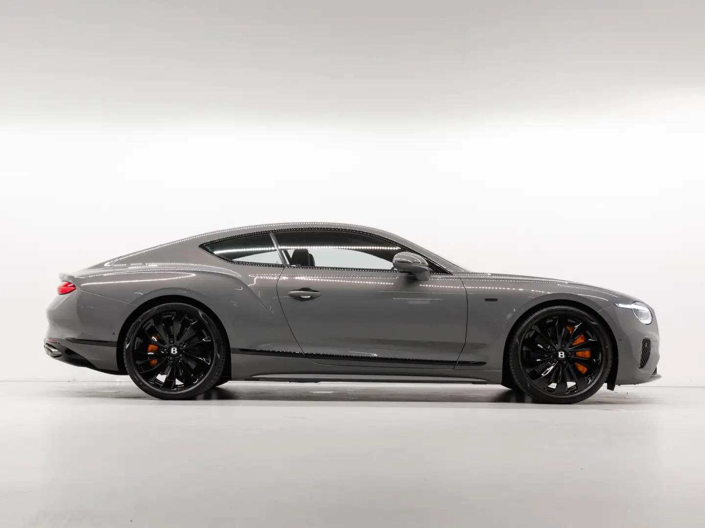 Bentley Continental GT 4.0 V8 Hybrid Black Edition AKPRAPOVIC | WELLNESS - 2