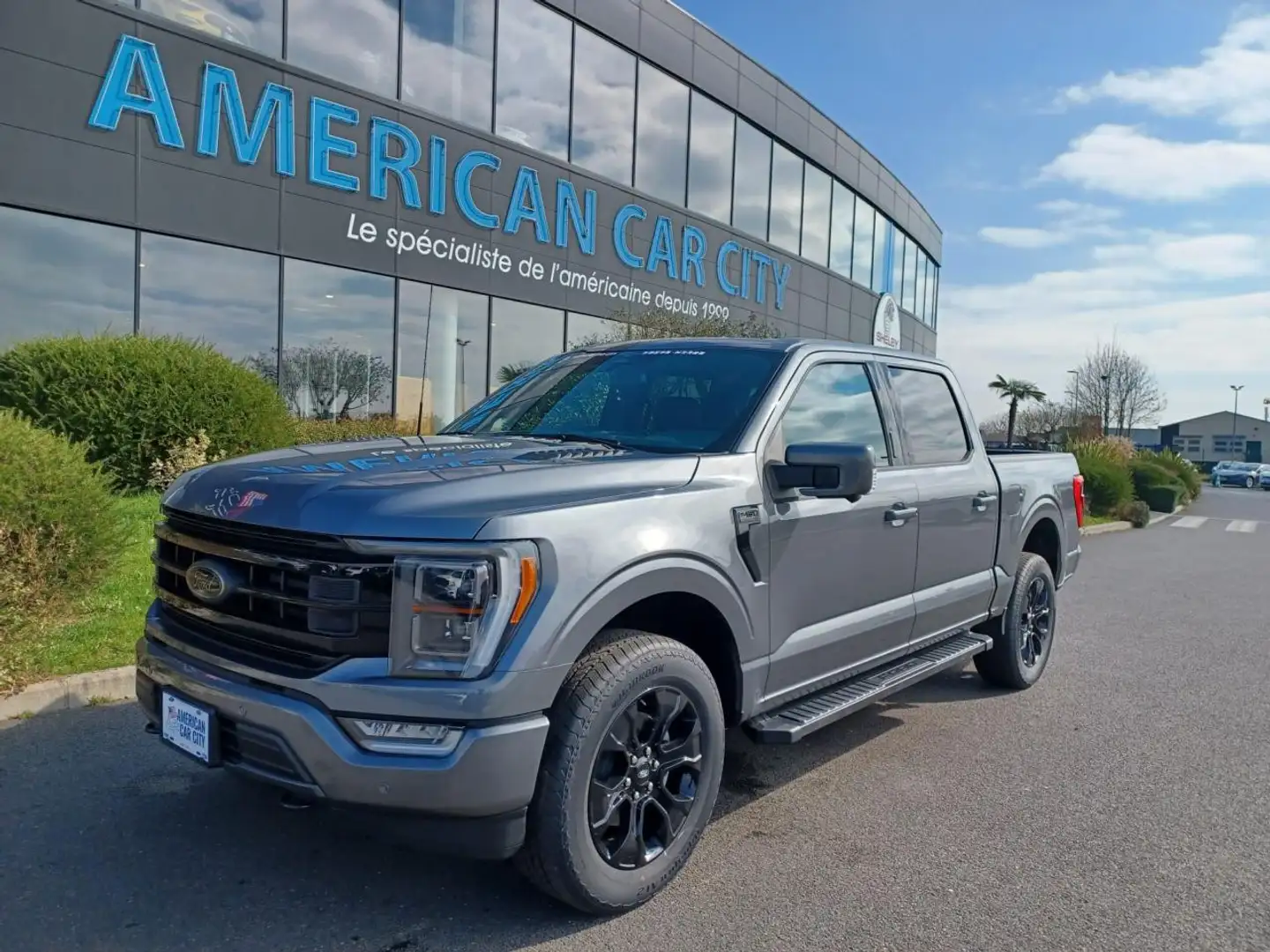 Ford F 150 Supercrew LARIAT Black Package V8 5.0L FLEXFUEL Gris - 1