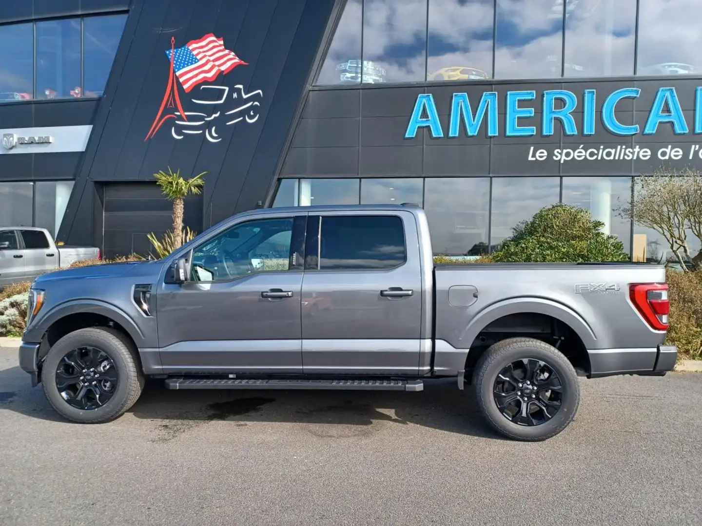 Ford F 150 Supercrew LARIAT Black Package V8 5.0L FLEXFUEL Gris - 2