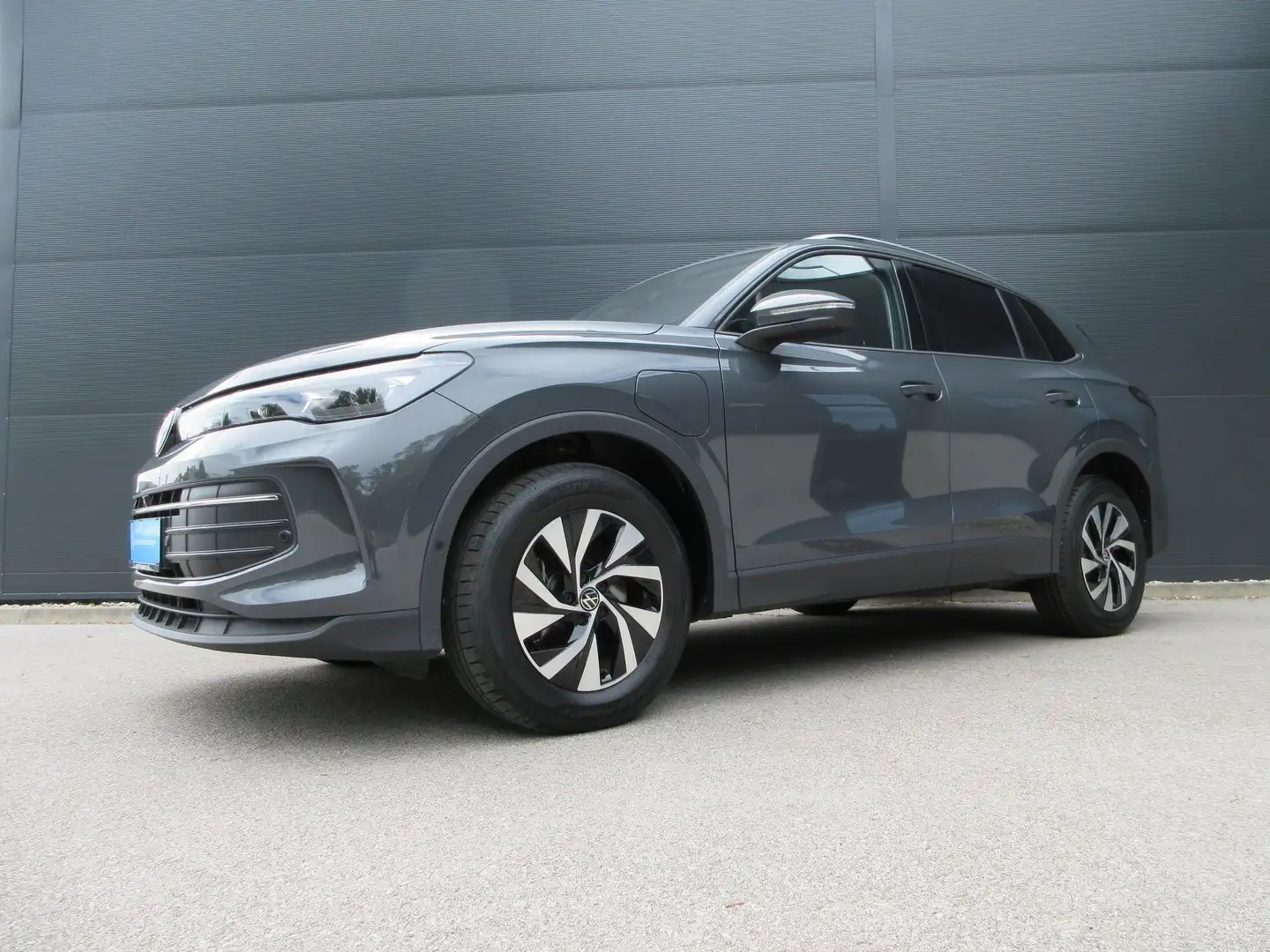 Volkswagen Tiguan Friends eHybrid DSG 150 kW Grau - 2