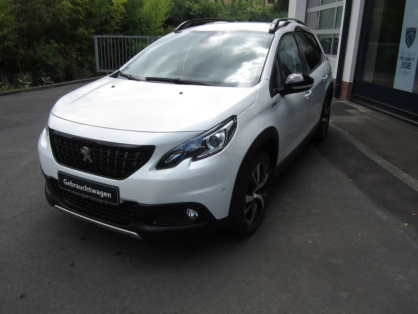 Peugeot 2008 GT-Line PureTech 130 Weiß - 2