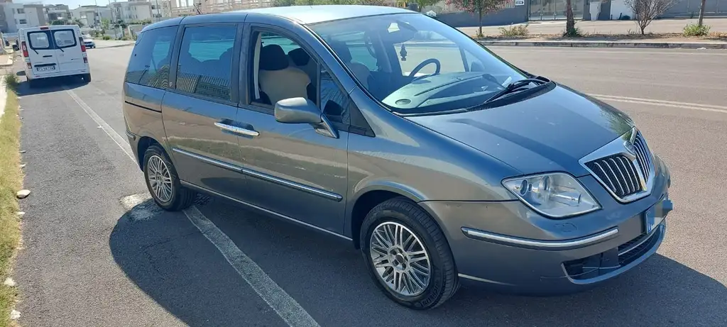 Lancia Phedra 2009 из Европы — купить под ключ