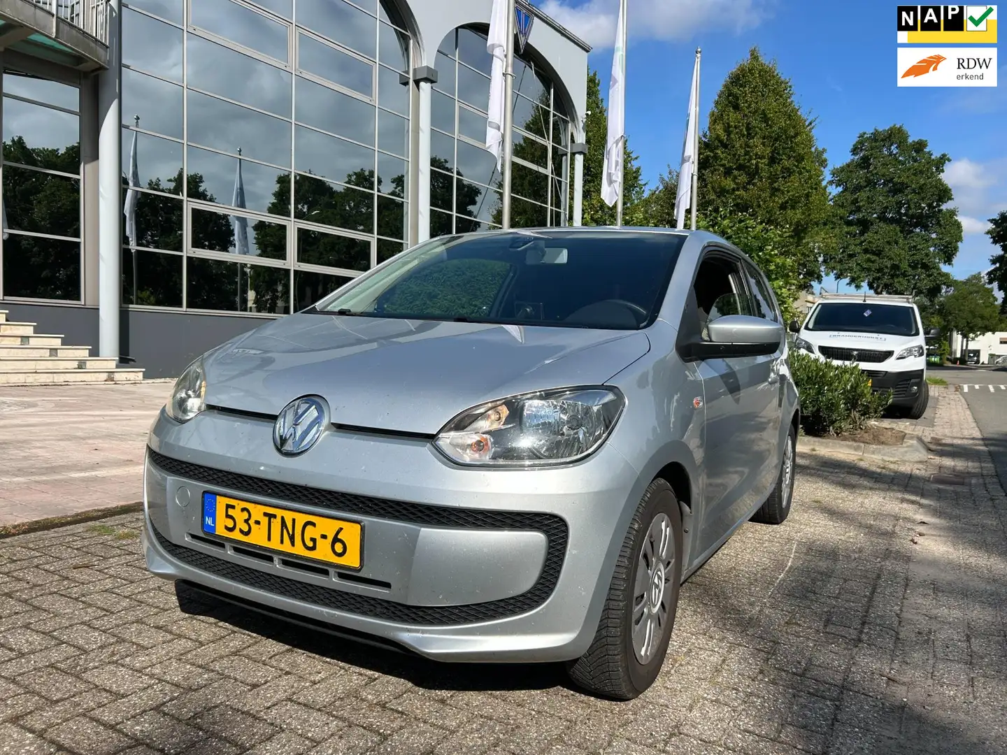 Volkswagen up! 1.0 move up! BlueMotion, airco ,navigatie,3drs Šedá - 1