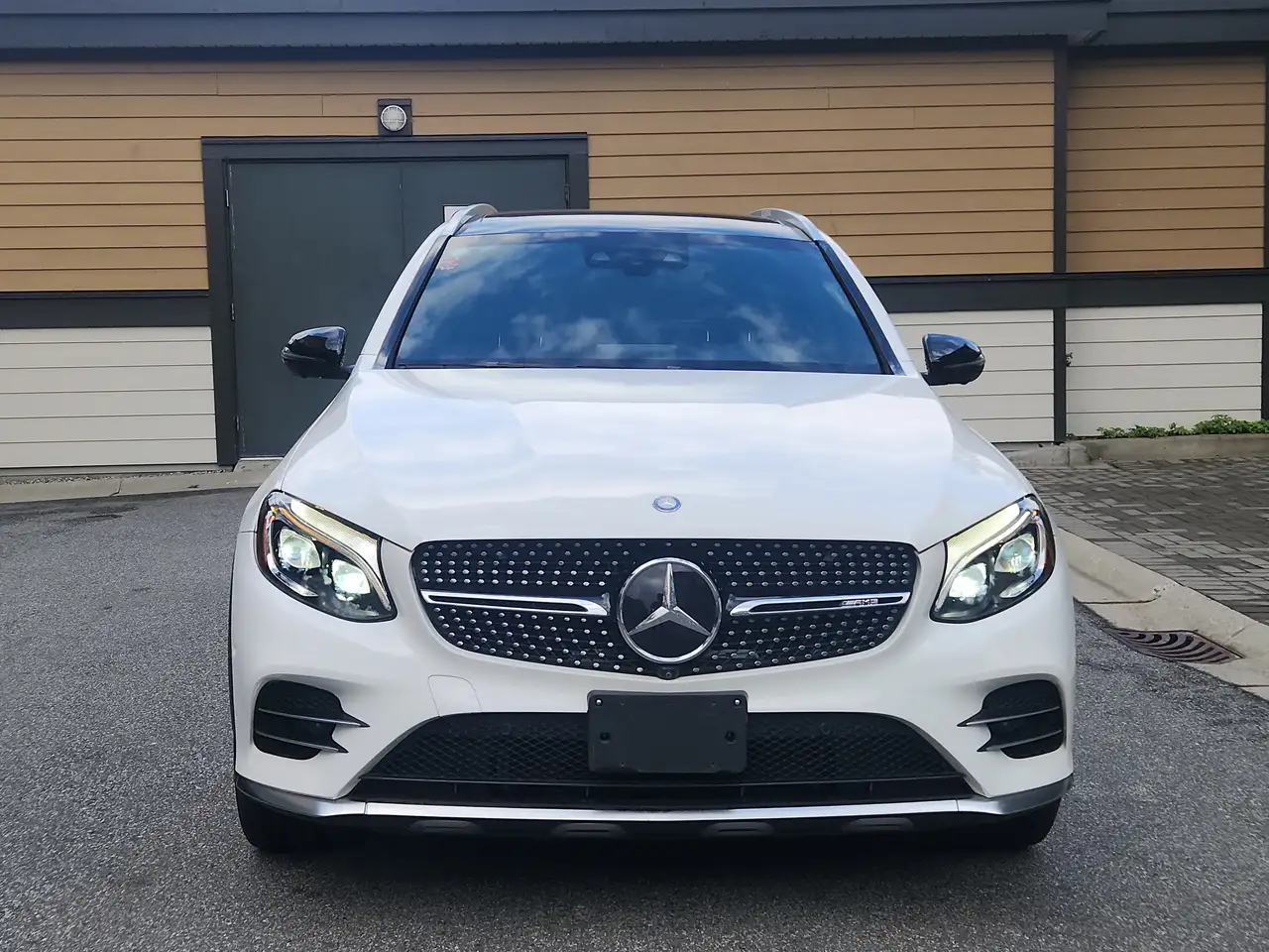 Mercedes-Benz GLC снимка Mercedes-Benz GLC