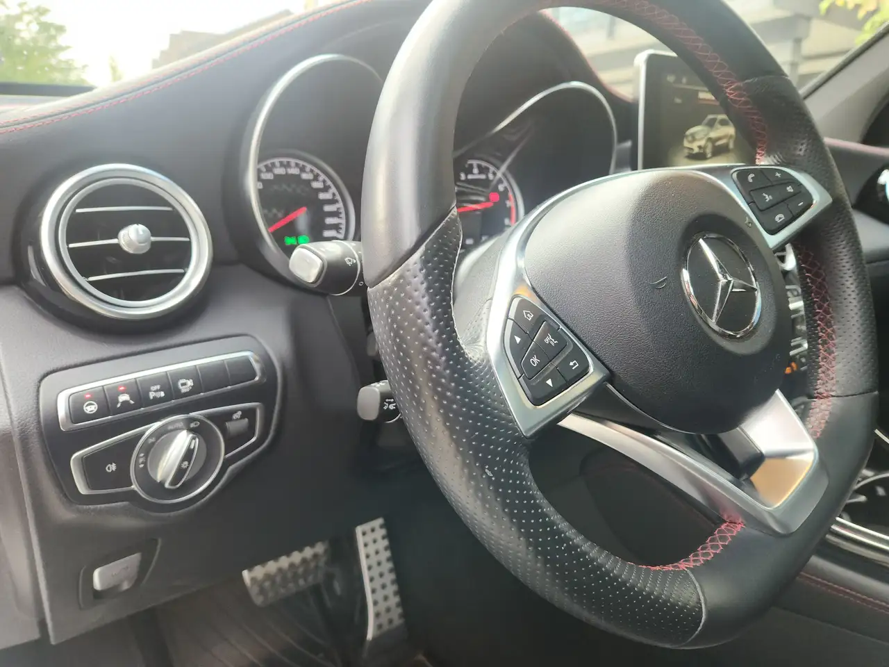 Mercedes-Benz GLC снимка Mercedes-Benz GLC