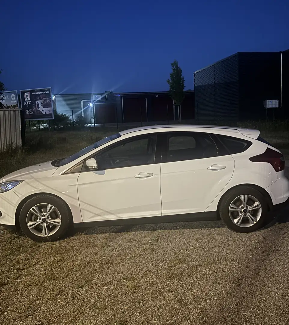 Ford Focus sehr guter preis - 1
