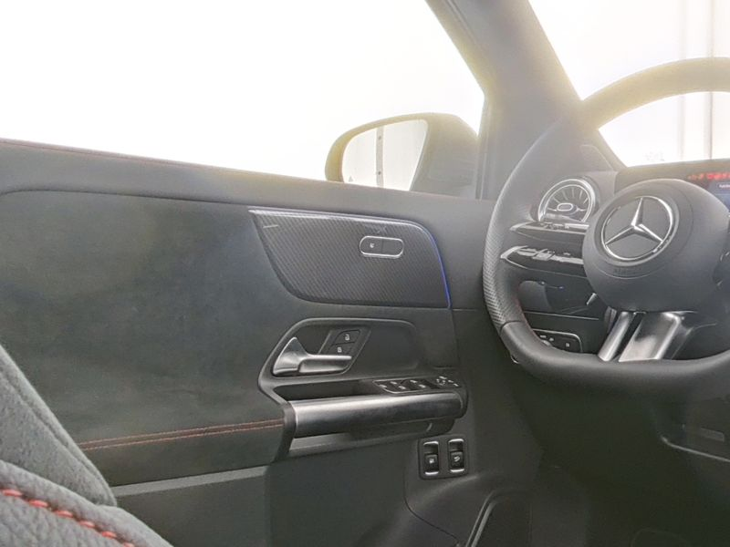 Mercedes-Benz GLA 250 e AMG-Sport/LED/360/Pano/AHK/Distr/Totw — photo 9