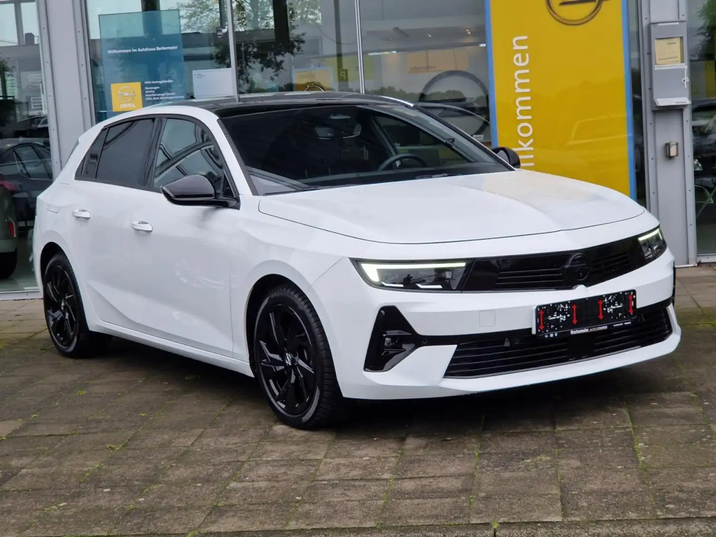 Opel Astra Ultimate Automatik *inkl. Winterräder Weiß - 2