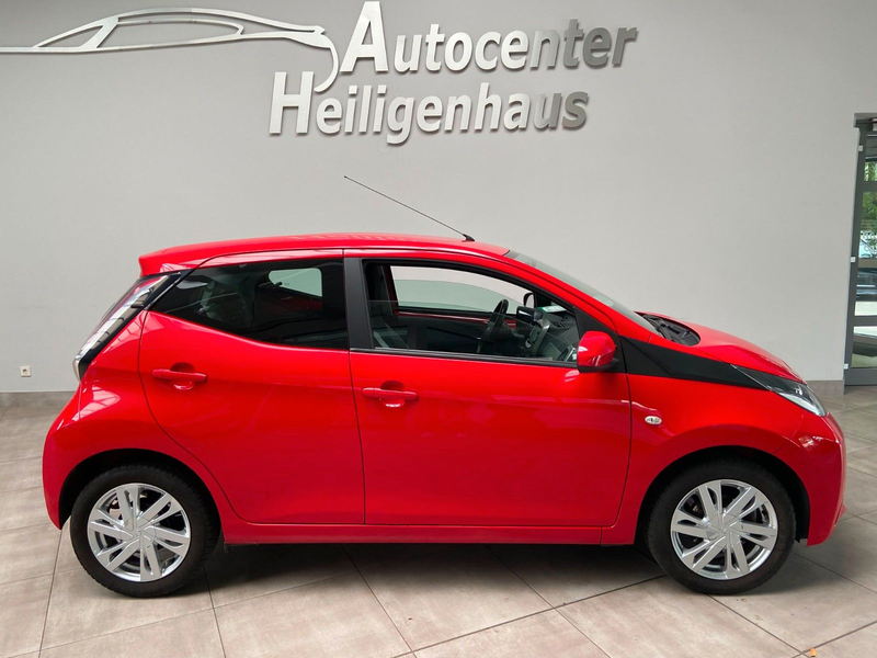 Toyota Aygo AYGO x-play touch Kamera Klima — photo 3