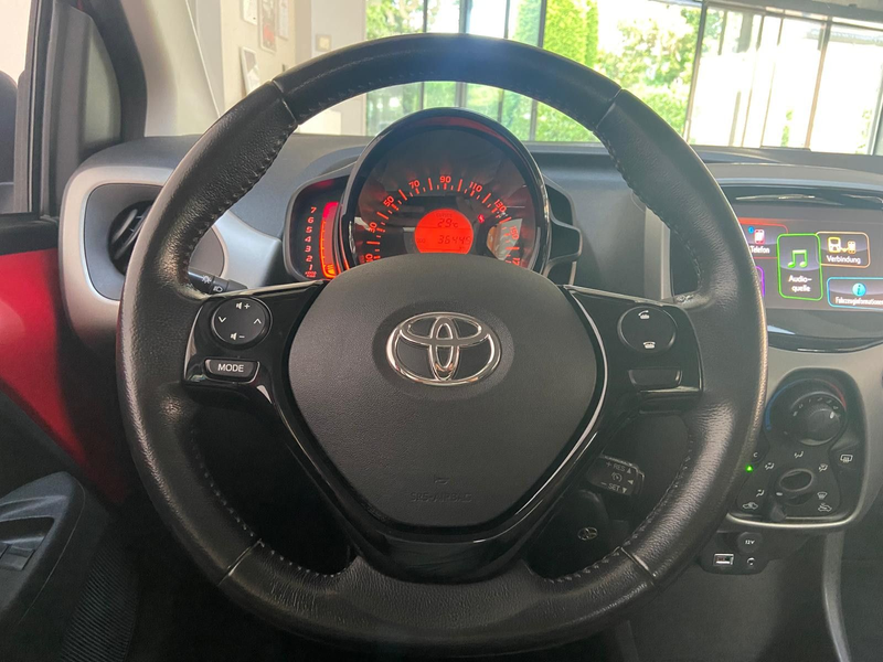 Toyota Aygo AYGO x-play touch Kamera Klima — photo 14