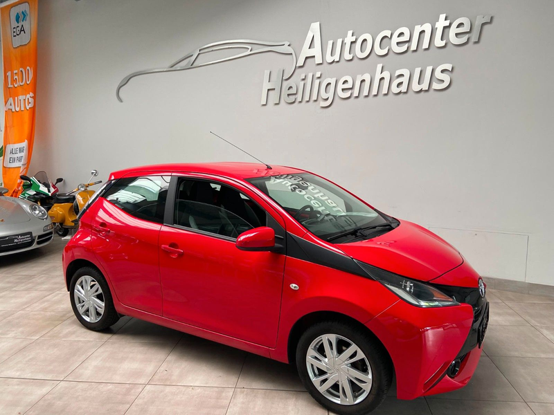 Toyota Aygo AYGO x-play touch Kamera Klima — photo 2