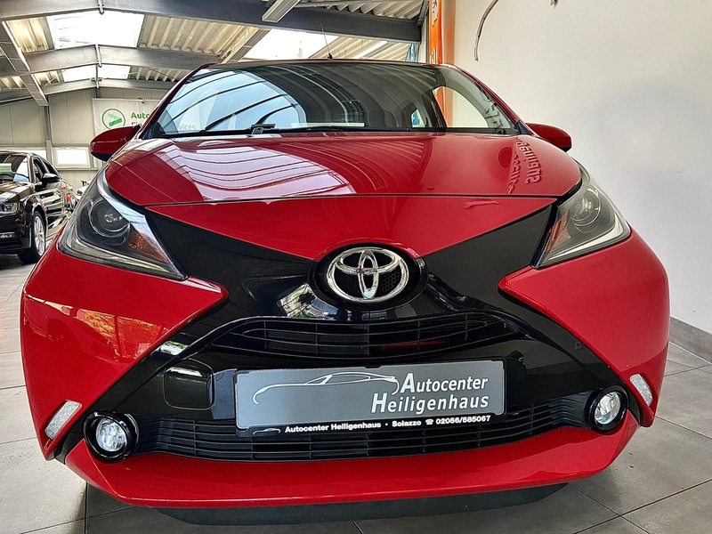 Toyota Aygo AYGO x-play touch Kamera Klima — photo 8
