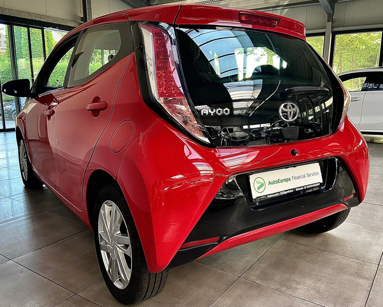 Toyota Aygo AYGO x-play touch Kamera Klima — photo 7