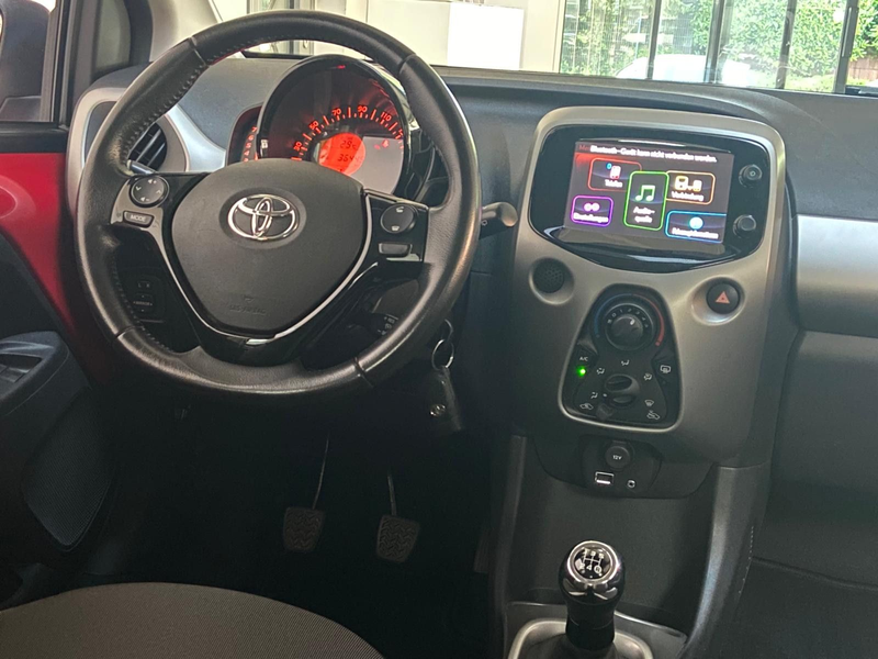 Toyota Aygo AYGO x-play touch Kamera Klima — photo 11
