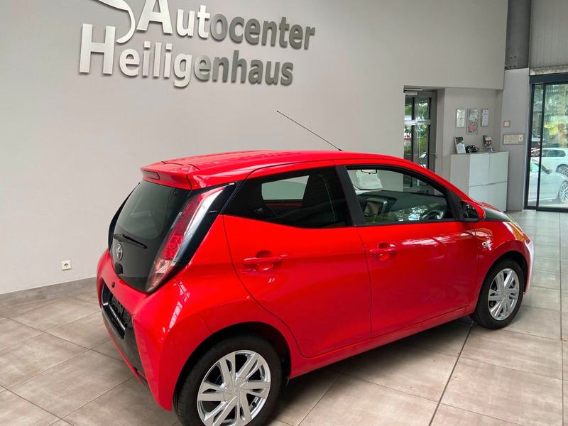 Toyota Aygo AYGO x-play touch Kamera Klima — photo 4