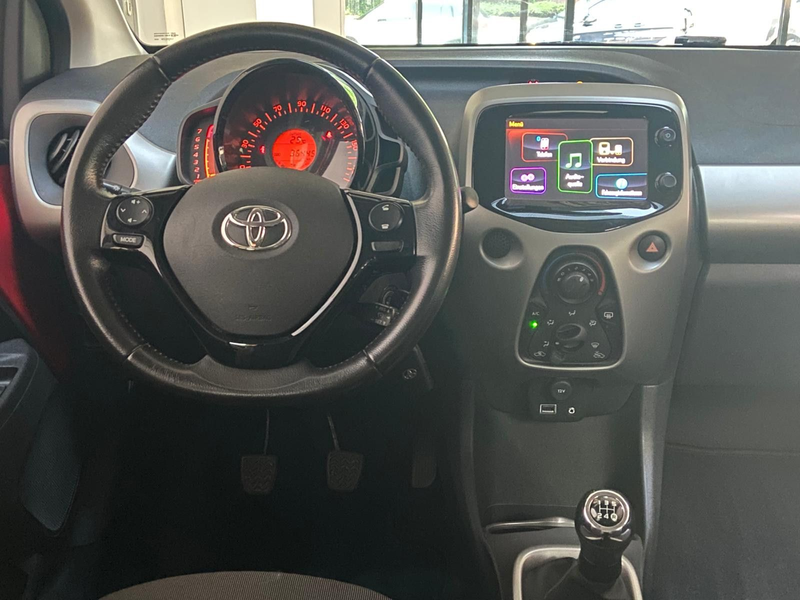 Toyota Aygo AYGO x-play touch Kamera Klima — photo 12