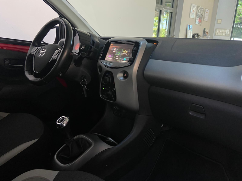 Toyota Aygo AYGO x-play touch Kamera Klima — photo 10