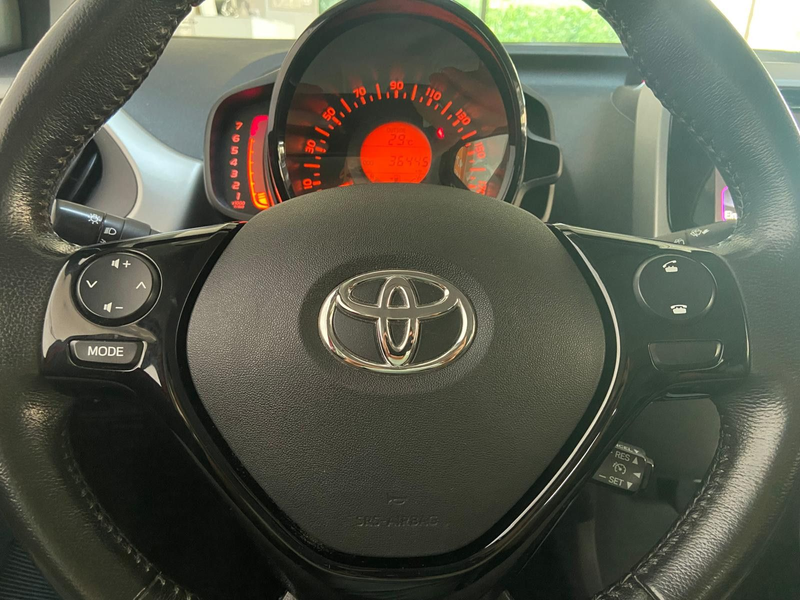 Toyota Aygo AYGO x-play touch Kamera Klima — photo 15