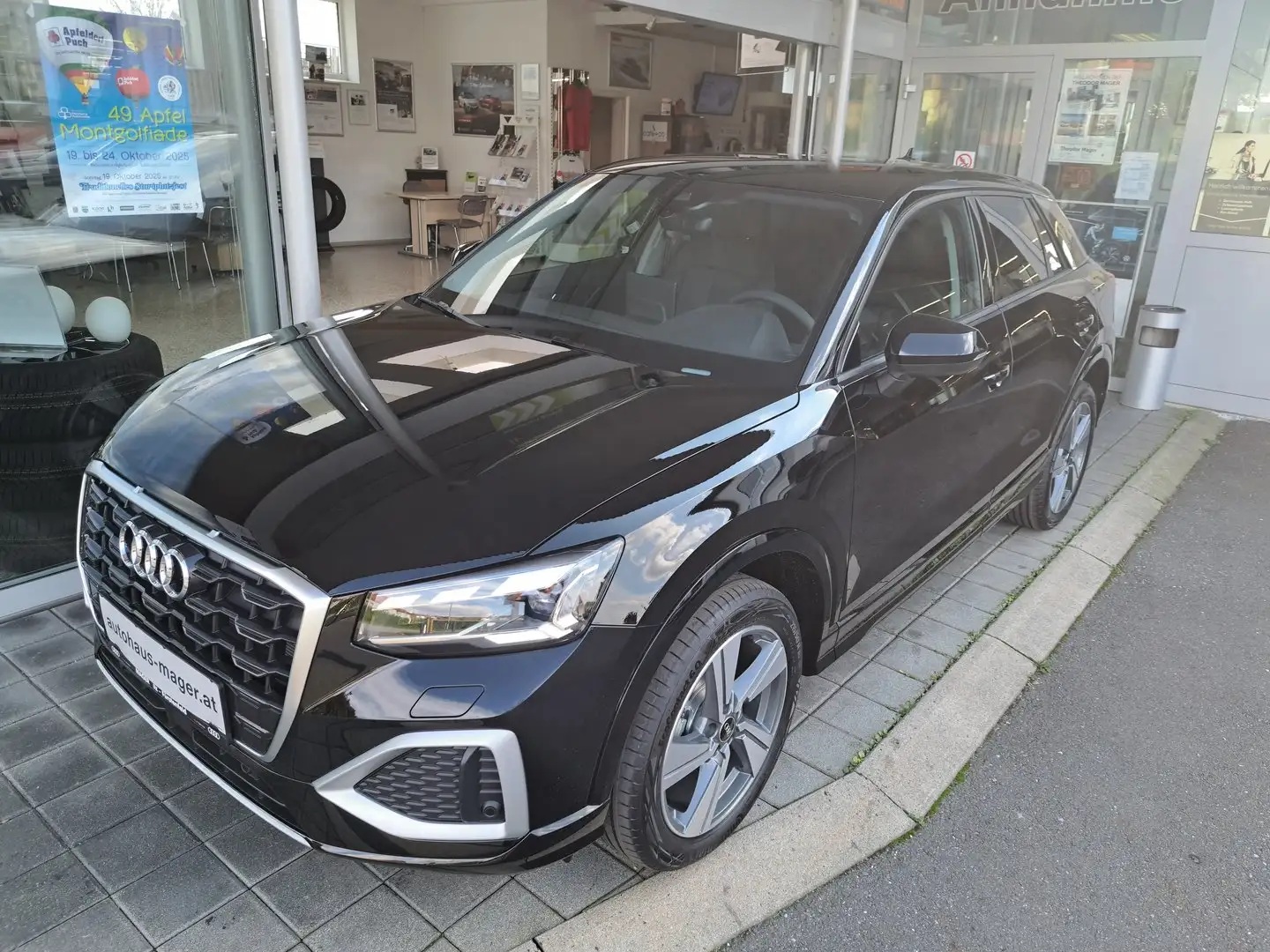Audi Q2 30 TFSI admired Schwarz - 1