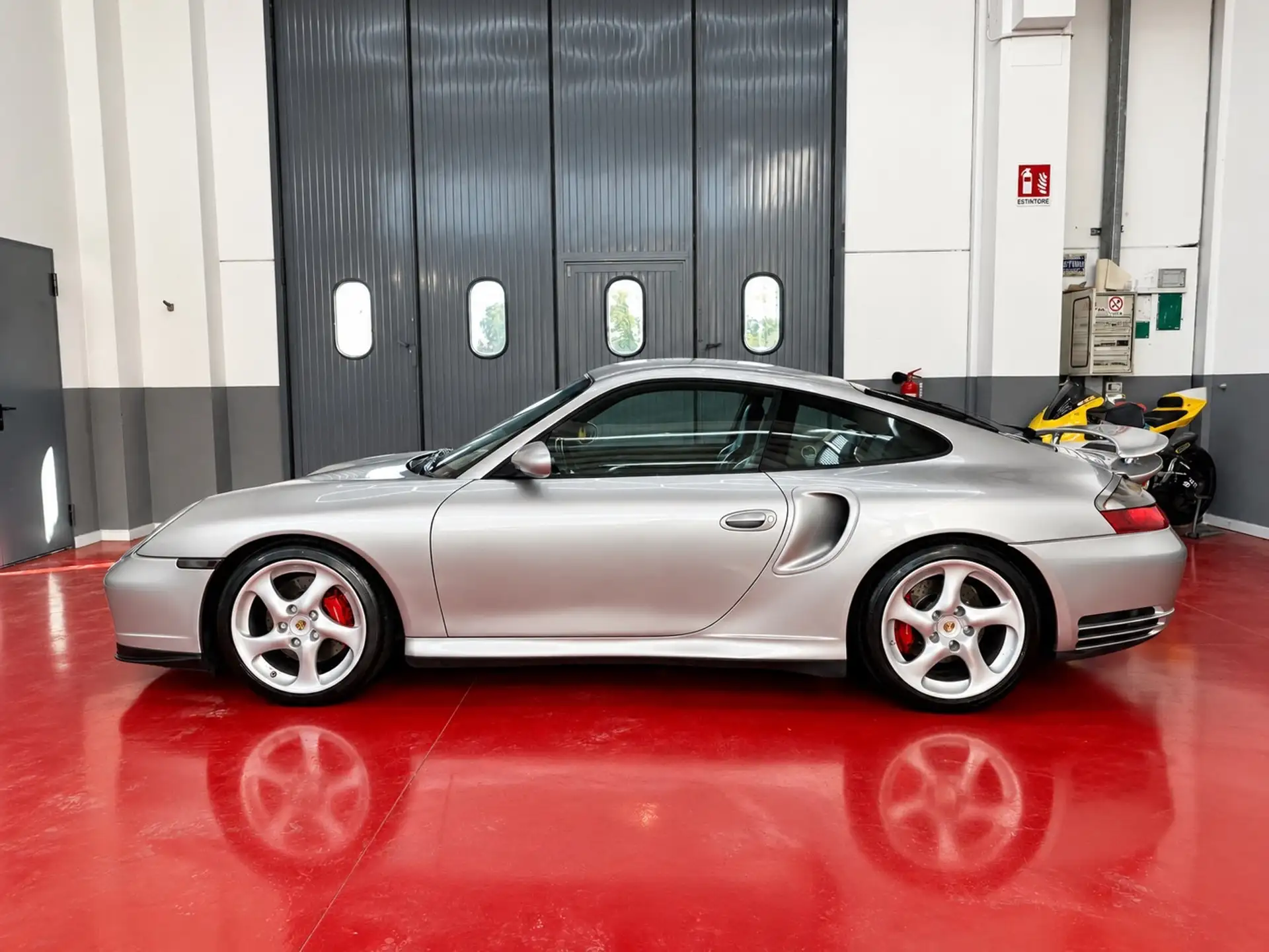 Porsche 911 2001 은색 사진 1