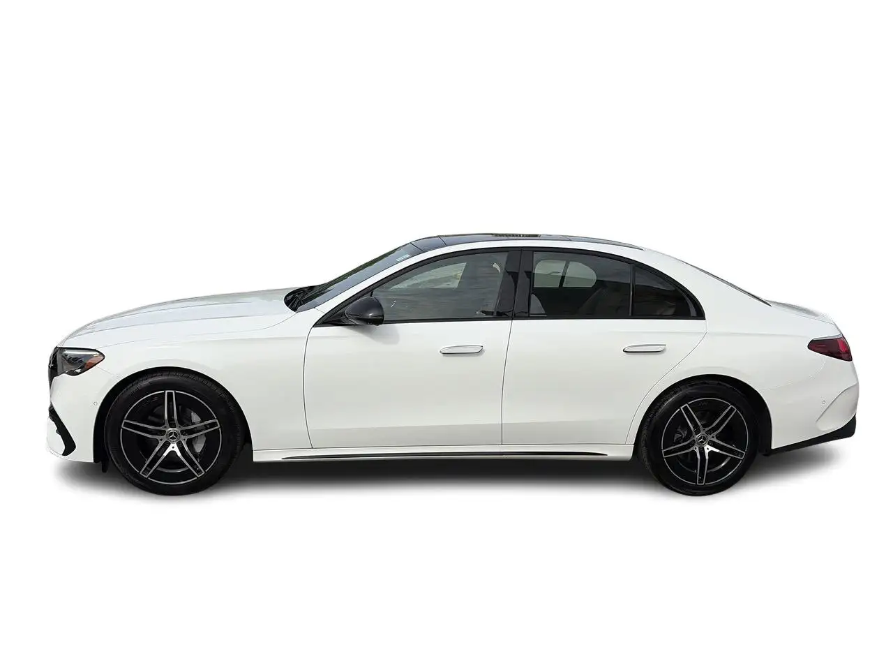 Mercedes-Benz E-Class снимка Mercedes-Benz E-Class