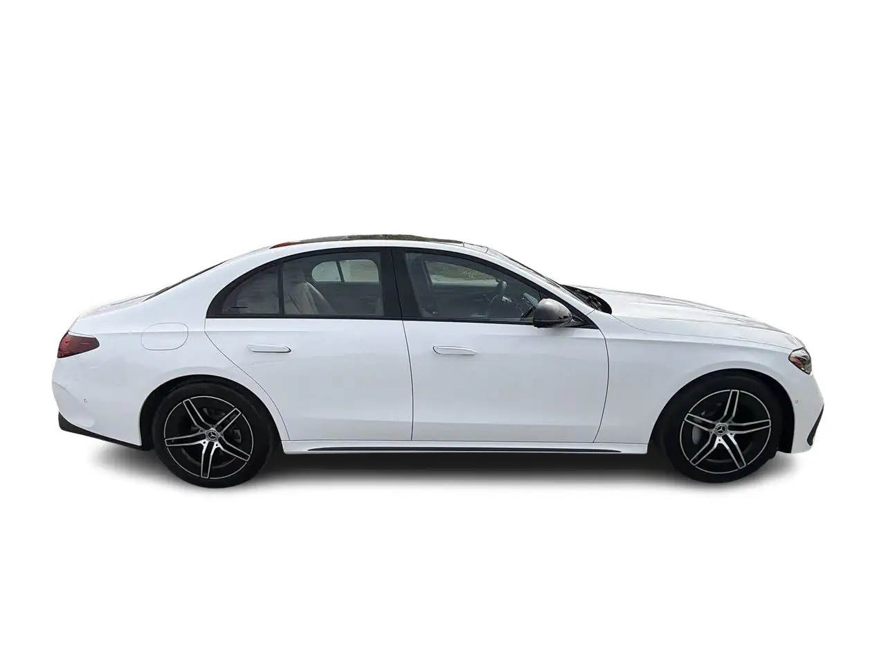 Mercedes-Benz E-Class снимка Mercedes-Benz E-Class