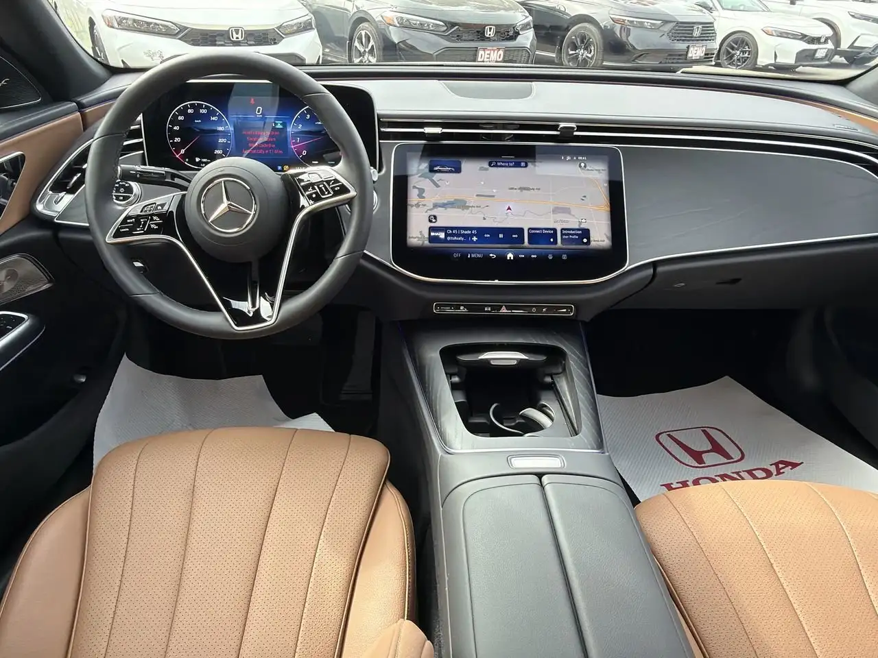 Mercedes-Benz E-Class снимка Mercedes-Benz E-Class
