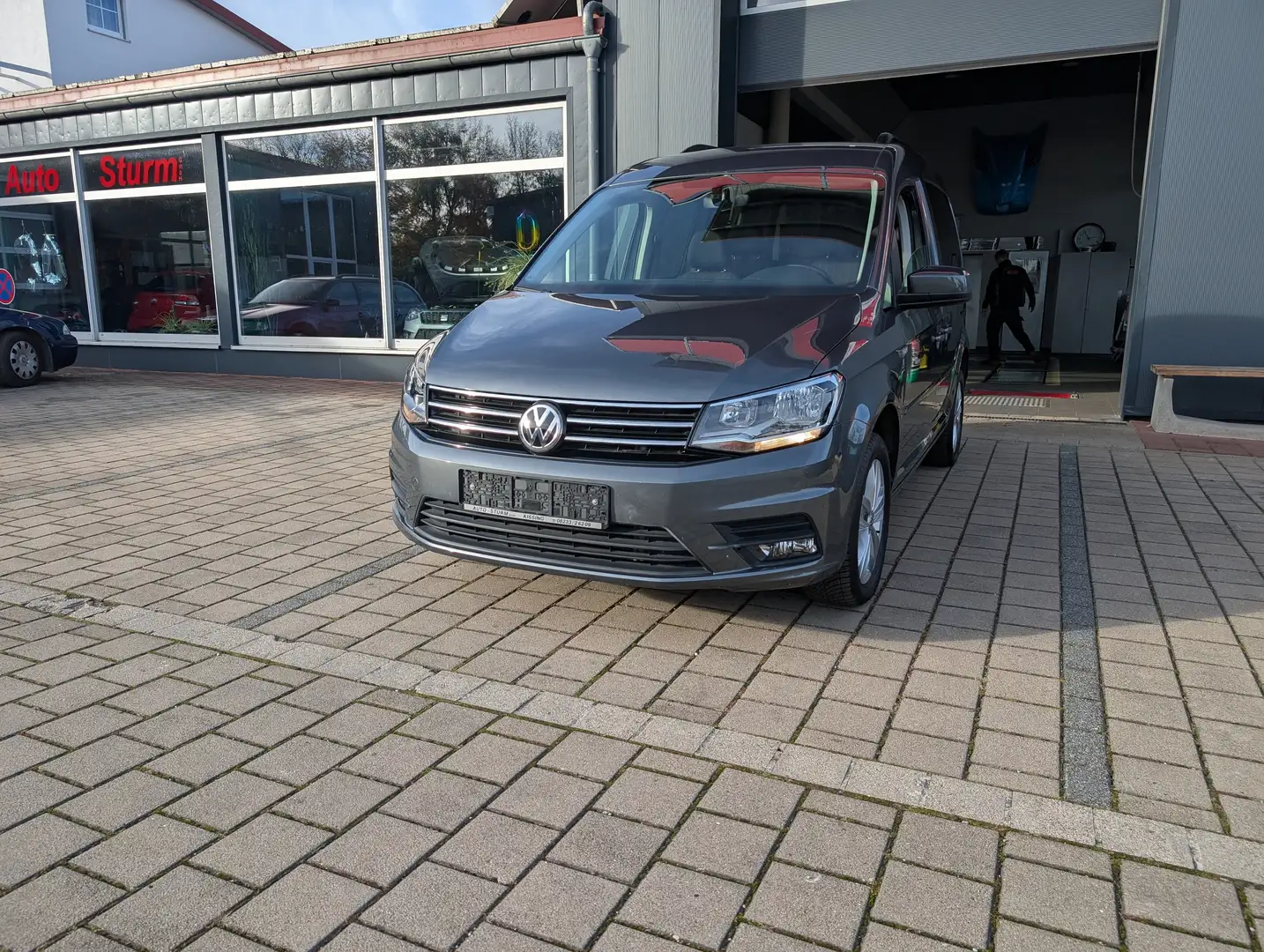 Volkswagen Caddy Comfortline BMT Gris - 1