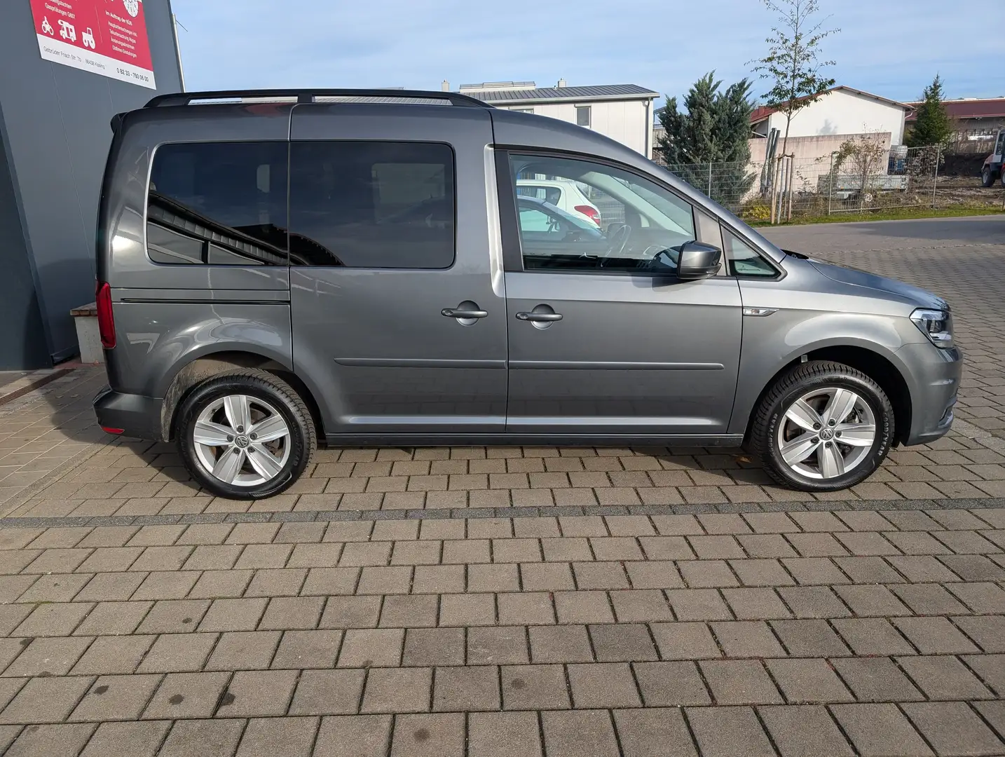 Volkswagen Caddy Comfortline BMT Gris - 2
