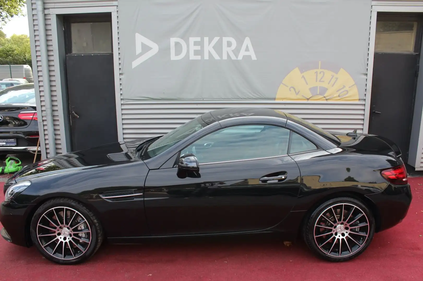 Mercedes-Benz SLC 43 AMG ROADSTER KLIMA NAVI PANORAMA LEDER Schwarz - 2