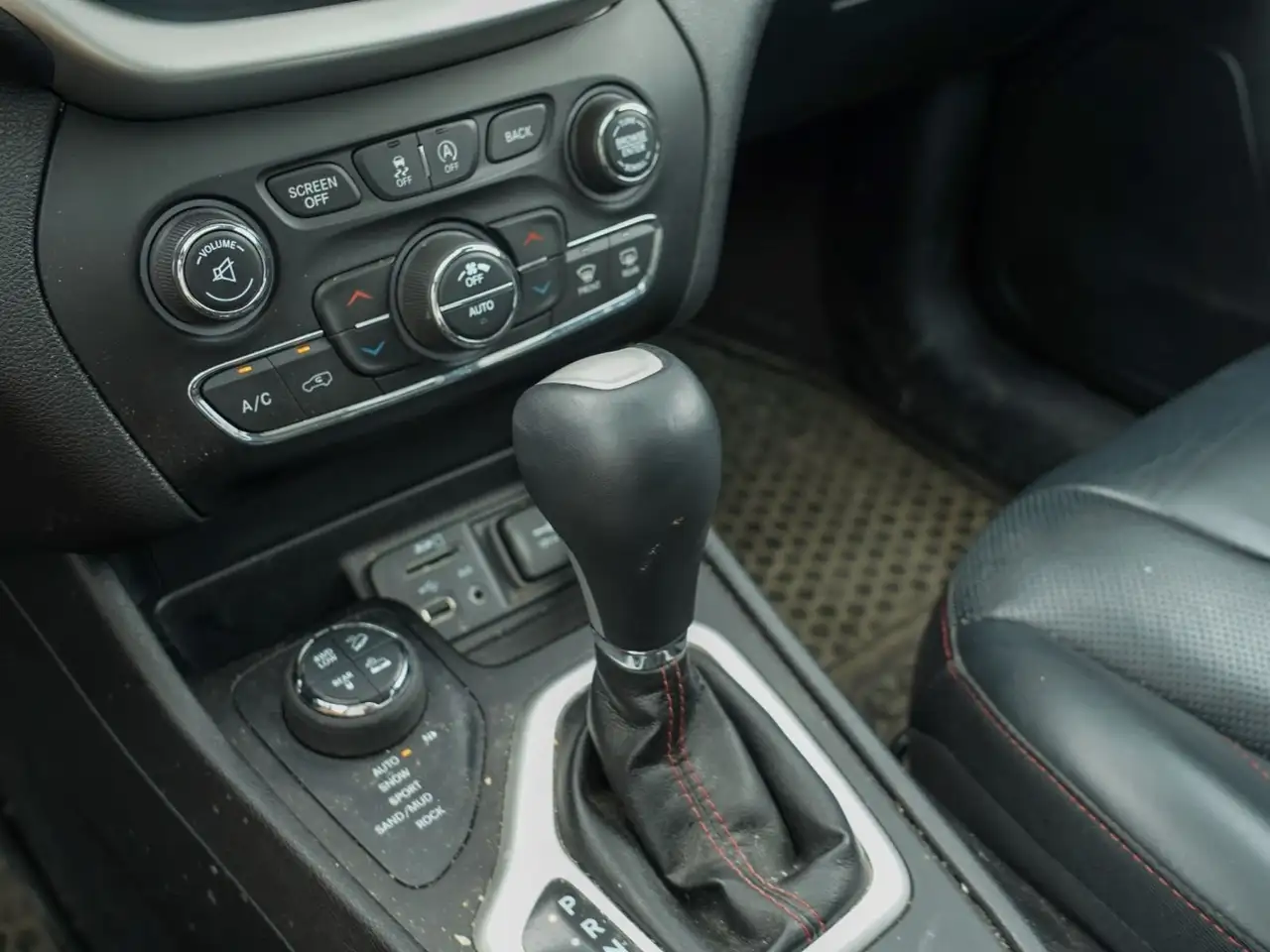 Jeep Cherokee photo Jeep Cherokee
