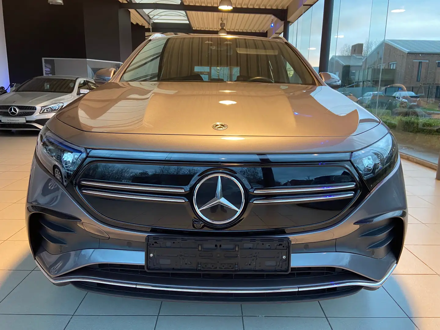 Mercedes-Benz EQA 250 EQA 250+ AMG Line Grijs - 2