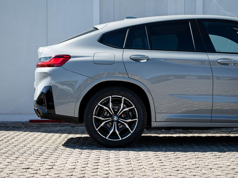 BMW X4 xDrive30i M-Sport AHK PANO HuD ACC Laser KoZg — photo 6