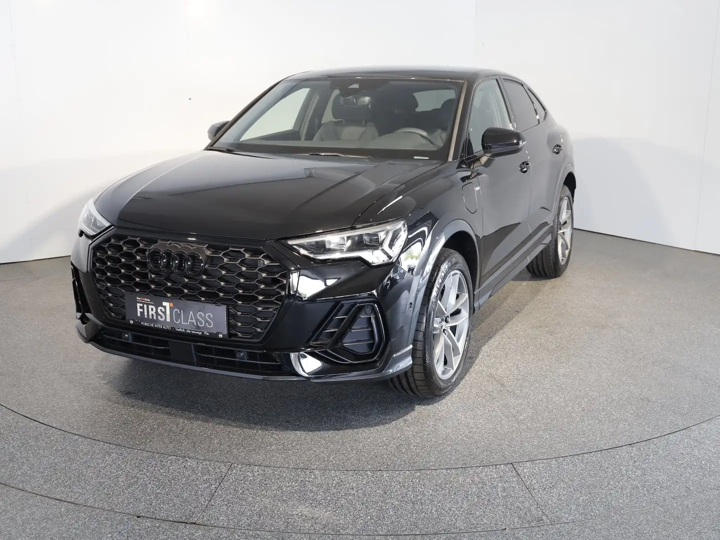 Audi Q3 e-tron 45 TFSI e S line ext Schwarz - 1