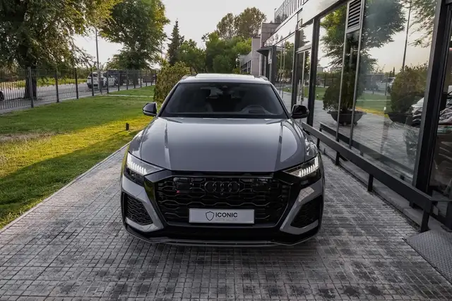 Audi RS Q8 view 3