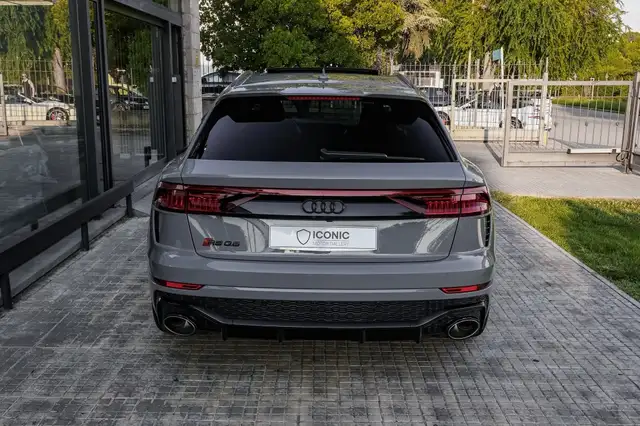 Audi RS Q8 view 7