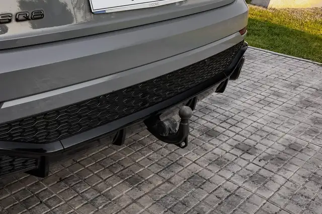 Audi RS Q8 view 10