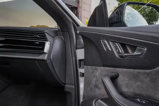 Audi RS Q8 view 13